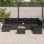 Schwarzes 9-teiliges Garten-Sofa-Set aus Poly Rattan mit Kissen und Tisch.