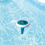 Bestway Poolthermometer digital mit Solar und Schnur im Wasser.