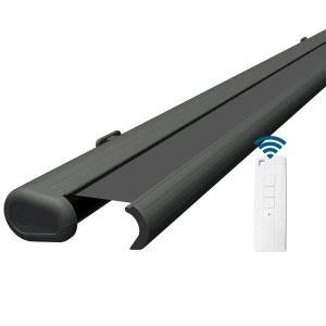 Elektrische Kassettenmarkise in Basaltgrau mit grauer Tuchfarbe und Funkfernbedienung.