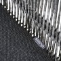 Detailaufnahme: Graues Siena Garden Loungesofa Kansas mit Kissen und geflochtenem Rahmen.