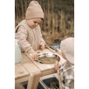 Zwei Kinder spielen mit dem small foot Handschaufel-Set im Sand. Robuste Schaufeln für Garten & Strand.