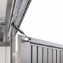 Gasdruckfeder am Biohort Metall-Gerätehaus HighLine H6. Die dunkelgraue Doppeltür aus Metall öffnet sich sanft.