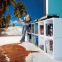 Komar Fototapete Maldives mit Strandmotiv im Wohnraum, 388x270 cm.