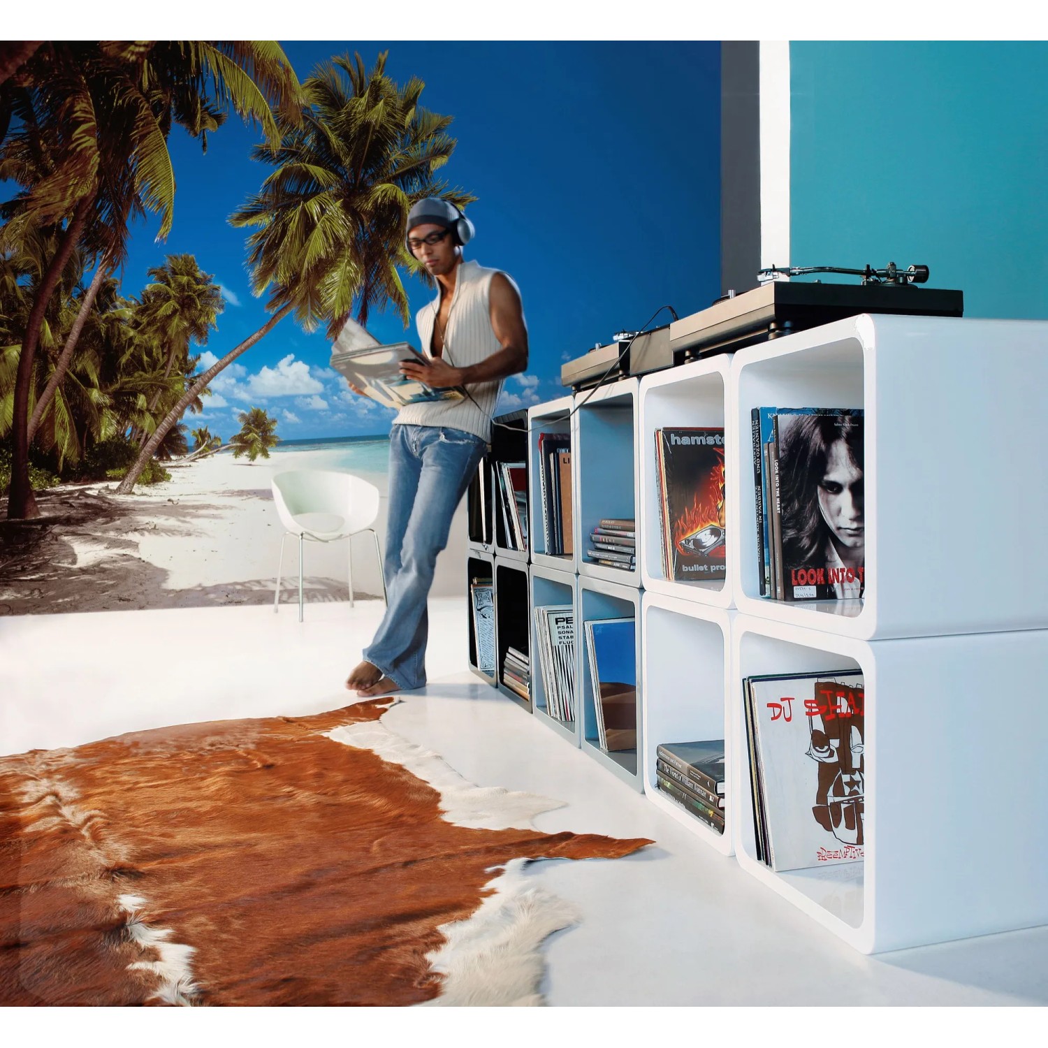 Komar Fototapete Maldives mit Strandmotiv im Wohnraum, 388x270 cm.