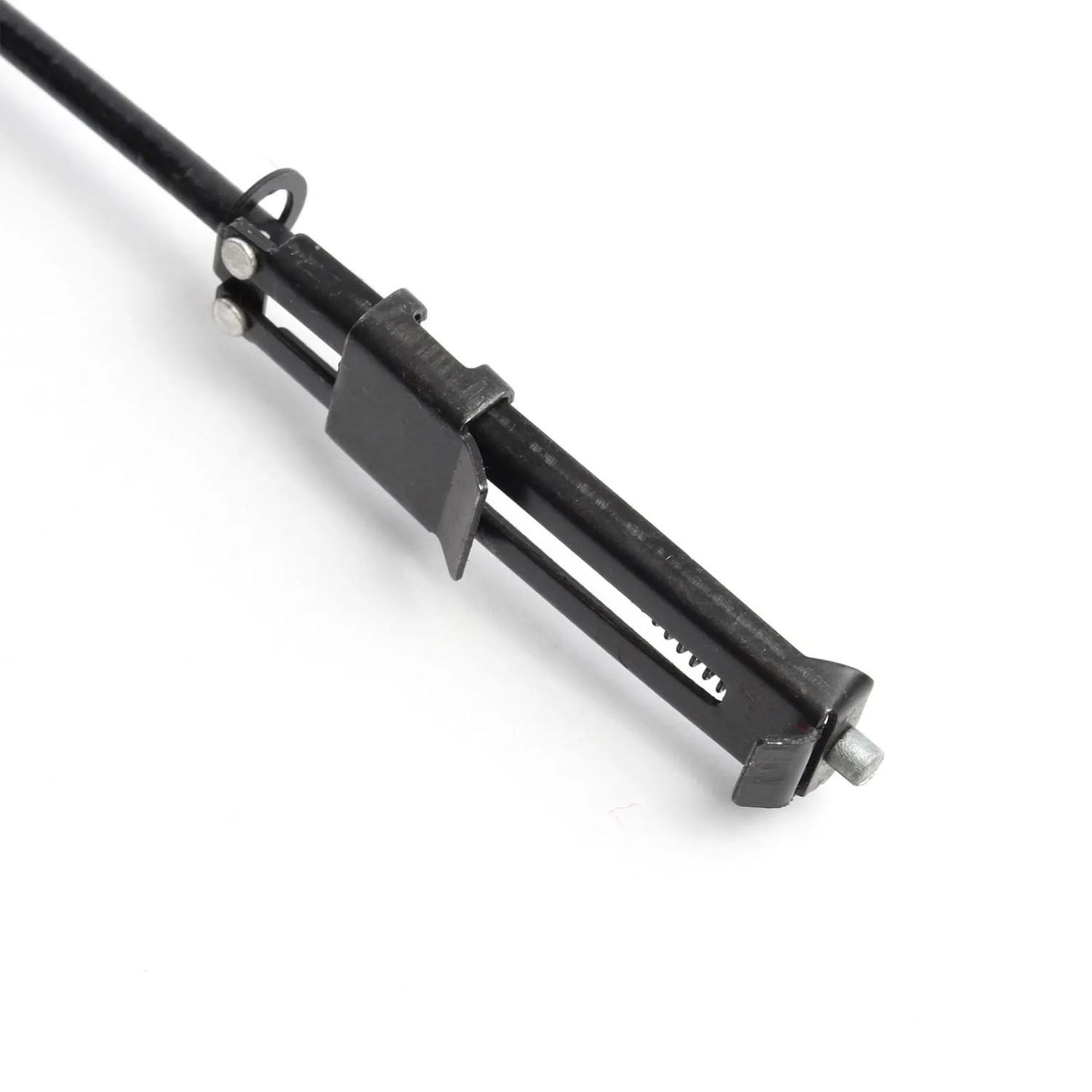 Detailansicht der schwarzen XPOtool Schlauchschellenzange mit flexiblem Bowdenzug und Greifmechanismus für Kfz-Arbeiten.