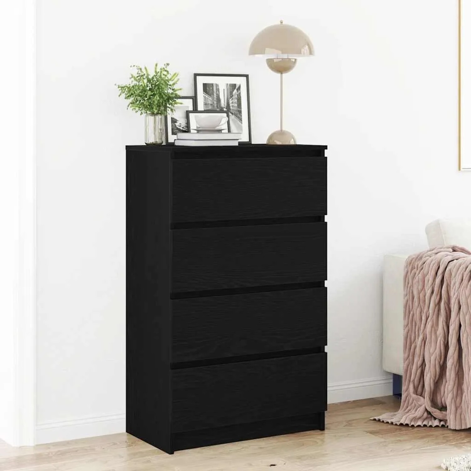 Schwarzes Sideboard in Eichen-Optik mit 4 Schubladen (60x35x98,5 cm) aus Holzwerkstoff.