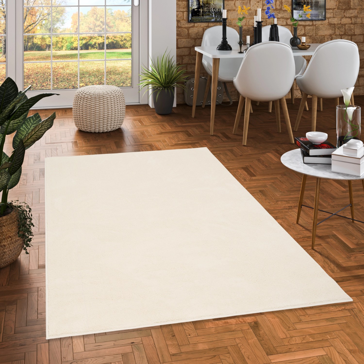Cremefarbener Hochflor Teppich (80x150cm) Pergamon Luxus Super Soft Melia im Wohnraum.
