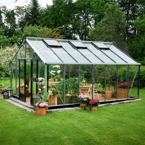Juliana Gewächshaus Gärtner 18 Alu: Begehbares Gewächshaus mit Aluminiumrahmen und Pflanzen.