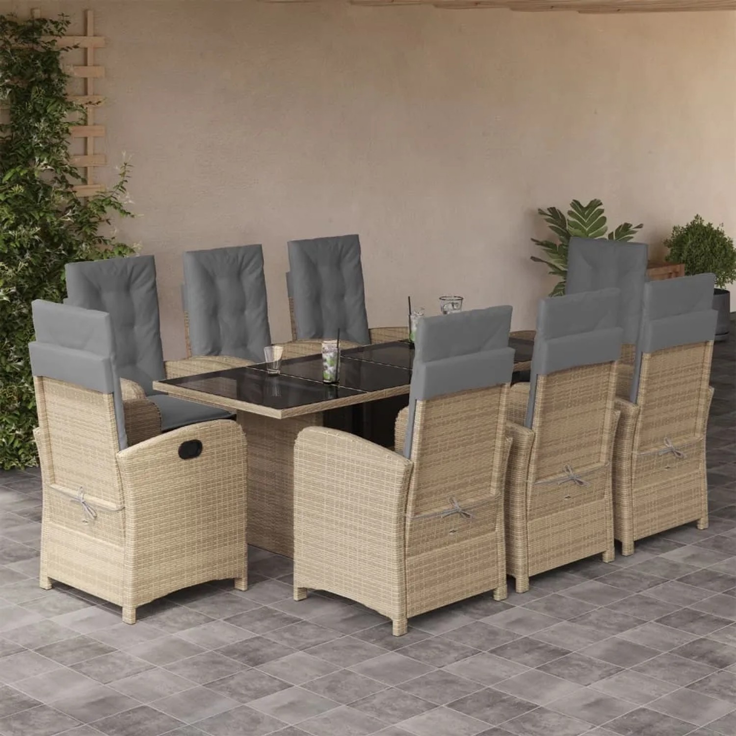 9-teilige Garten-Essgruppe aus Poly Rattan mit Kissen in Beigemischung und schwarzer Glasplatte.
