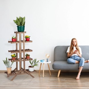 Relaxdays Blumentreppe aus honigbraunem Holz mit 5 Ebenen, dekoriert mit Pflanzen im Wohnzimmer.