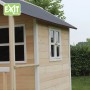 EXIT Loft 500 Holzspielhaus in Natur mit schwarzem Dach und weißen Fensterrahmen.