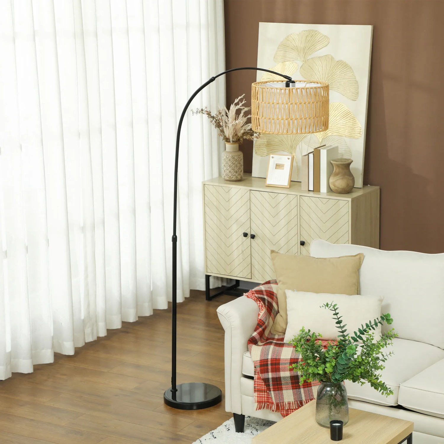 Schwarze HOMCOM Stehlampe mit braunem Lampenschirm aus Hanfseil und Marmorfuß, höhenverstellbar.