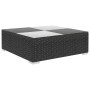 Quadratischer Couchtisch aus schwarzem Rattan mit Schachbrettmuster-Glasplatte für Garten-Lounge-Set.
