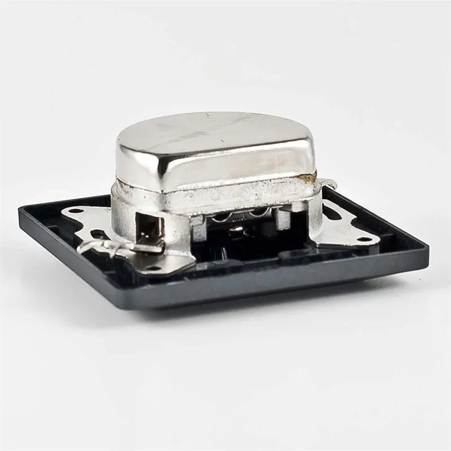 ChiliTec MILOS Antennendose Anthrazit. Seitenansicht der TV-Radio-SAT-Dose mit Metallgehäuse und Rahmen.