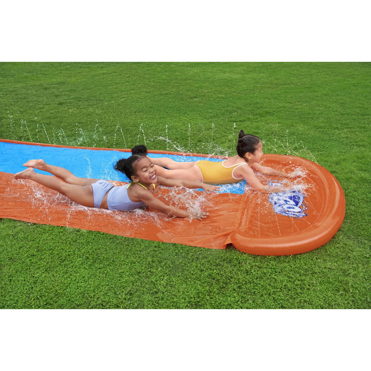 Bestway H2OGO! Wasserrutsche für 2 Personen, 488cm lang, mit zwei Kindern in Nutzung.