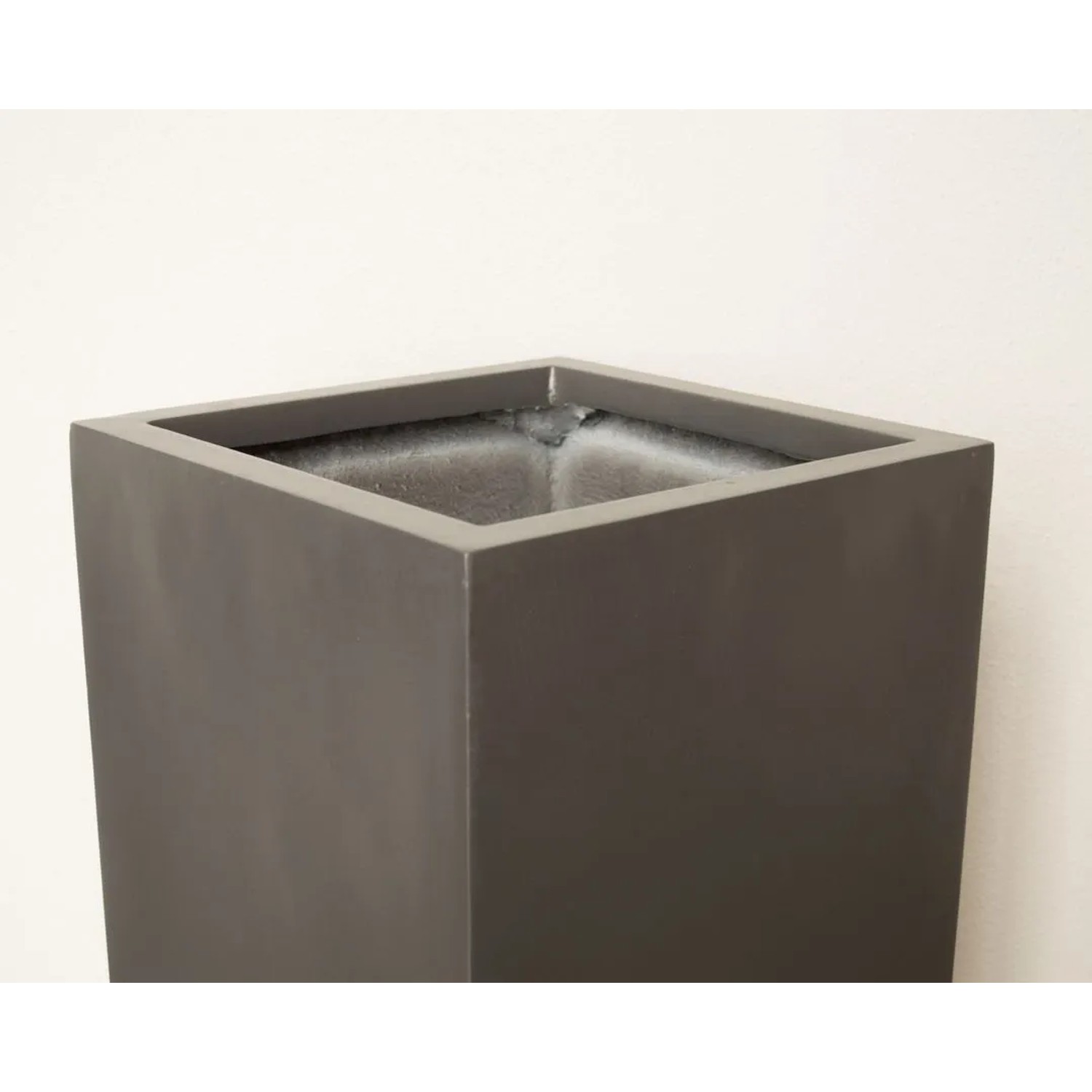 Hoher, anthrazit-metallicfarbener Pflanzkübel Säule aus Fiberglas, 38x38x100cm, für Innen- und Außenbereich.
