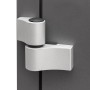 Detailaufnahme: Silberne Türbänder an silbergrauer Aluminium Haustür Moderno M340.