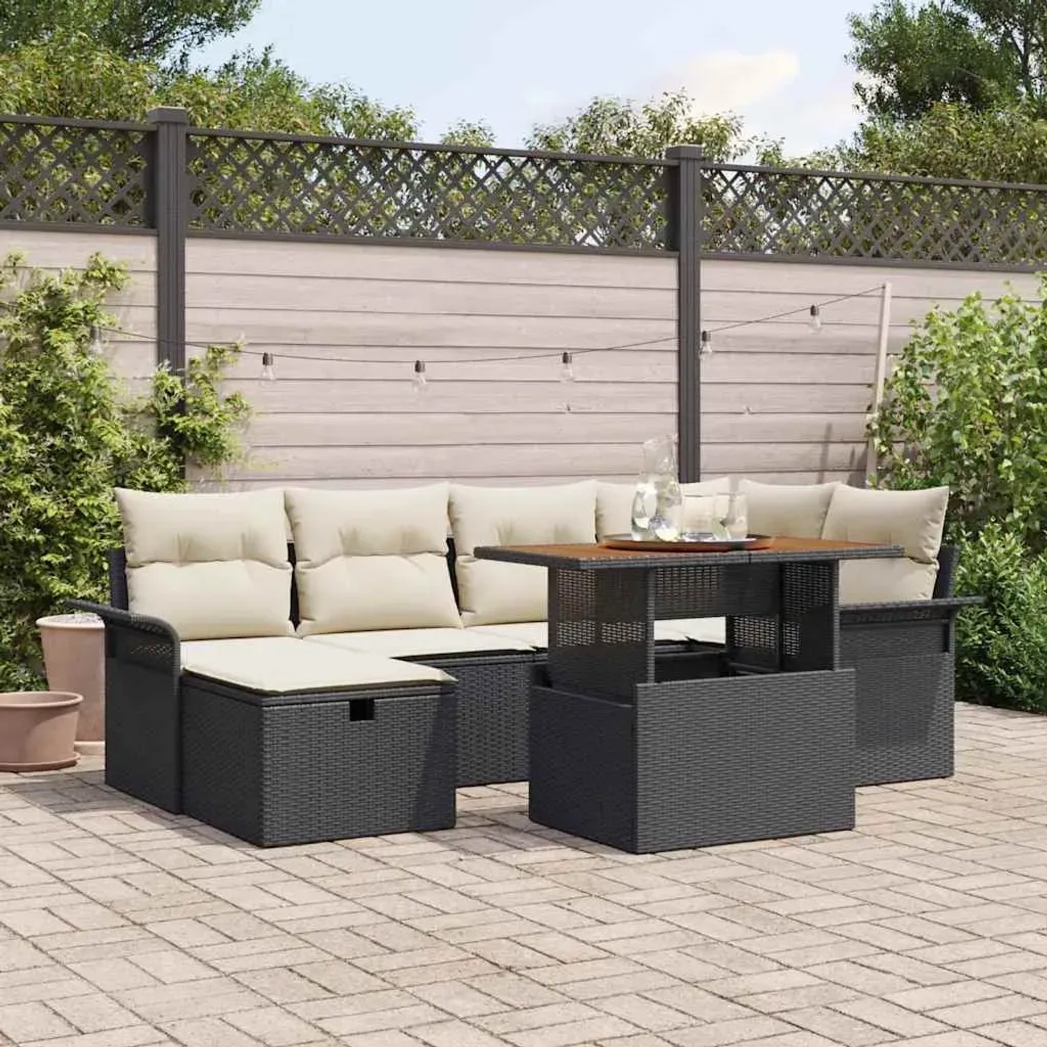 Schwarze 7-teilige vidaXL Gartensofagarnitur aus Poly Rattan mit Kissen.