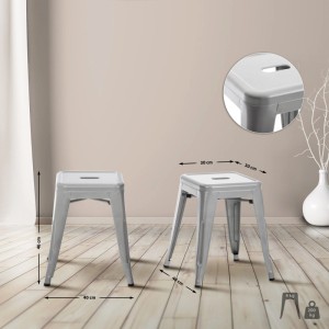 Zwei silberne CLP Hocker Armin aus Metall, stapelbar, mit Maßen 40x40x46 cm und Detail der Sitzfläche.