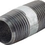 Fitting aus Temperguss, 21 mm (R 1/2) x 40 mm, mit Außengewinde für Rohrverbindungen.