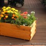 Holz Pflanzkasten Lucca, bepflanzt mit bunten Blumen, für Terrasse und Balkon.