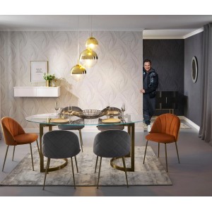 Beige Vliestapete „Millenium“ von Erismann, Fashion for Walls by Guido Maria Kretschmer im Esszimmer.