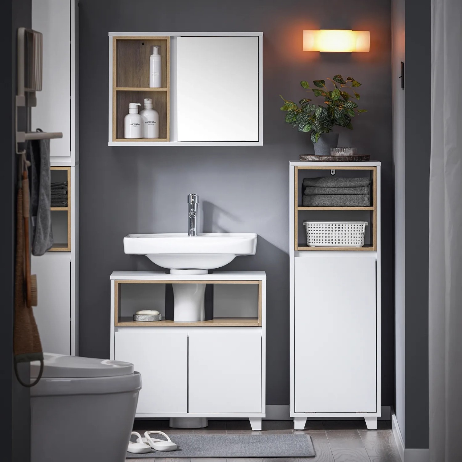 SoBuy Badmöbel-Set: Weißer Wäscheschrank mit ausklappbarem Wäschesammler und 2 Fächern.