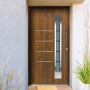 Moderne Splendoor Haustür Berlin Prime in Nussbaum mit Edelstahl-Applikationen und Glaseinsatz.