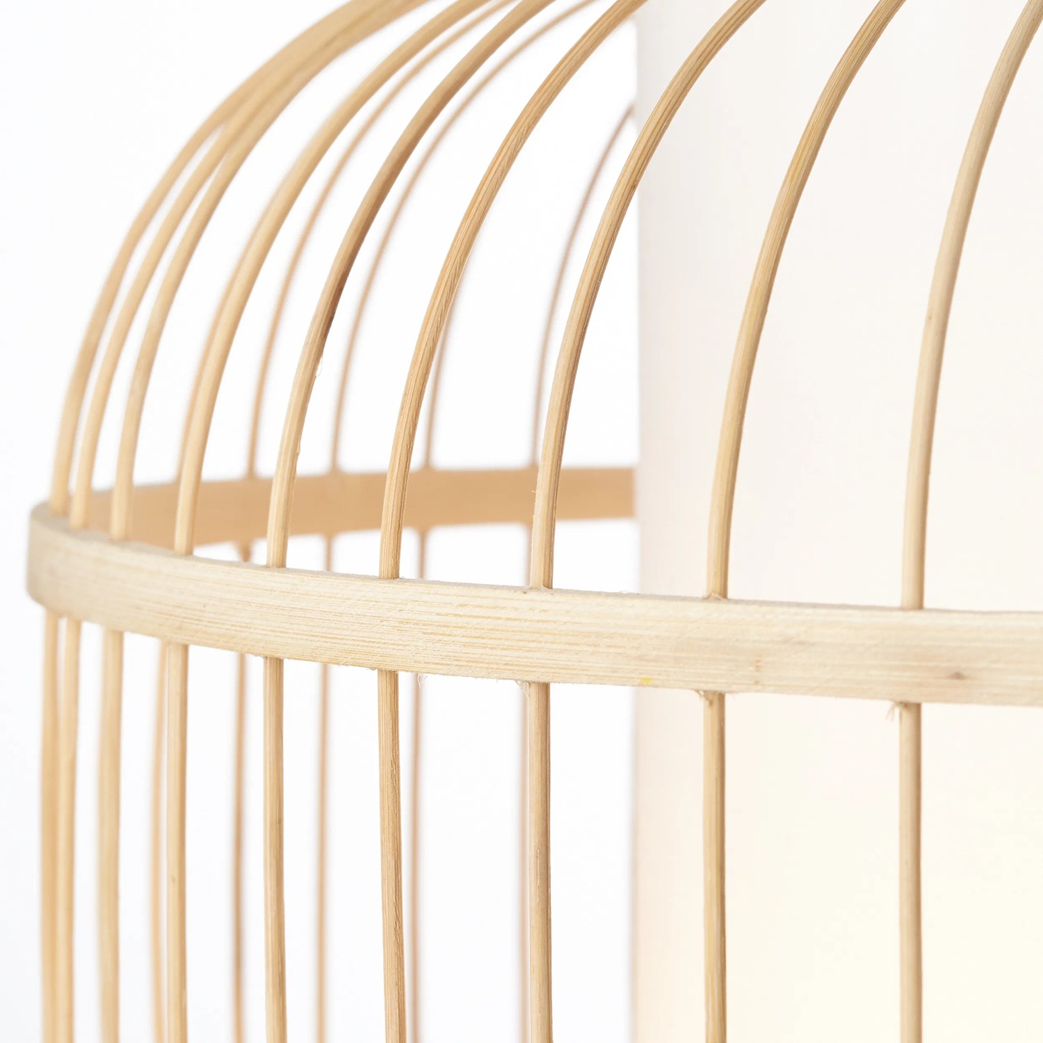 Brilliant Pendelleuchte Bones, Ø 40 cm, weiß/natur. Hängeleuchte aus Bambus und Textil für gemütliches Licht.