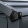 Detailaufnahme: Ecke des grauen Spacemaker Metall-Gerätehauses mit Schrauben.
