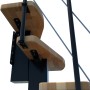 Detailansicht Minka Raumspartreppe Quatro Buche/Schwarz, Innentreppe mit Holzstufen und schwarzem Metallgeländer.
