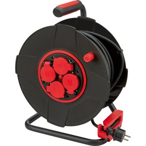 Schwarze Kabeltrommel mit 40 m rotem Kabel und 4 roten Steckdosen mit Schutzklappen.