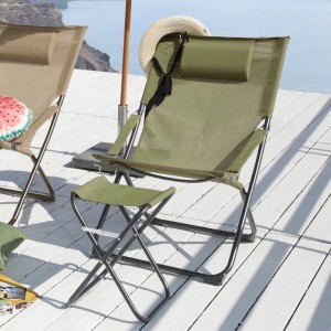 Grüner Svita Tomra Liegestuhl mit Hocker und Kopfkissen, klappbarer Campingstuhl für Gartenmöbel.