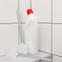Zwei weiße Relaxdays WC-Bürsten mit Edelstahlgriff, eine stehend, eine liegend, neben Reiniger im Bad. 2er Set.