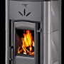 Schwarzer Firefix Kaminofen mit stromlosem Ventilator zur Wärmeverteilung.