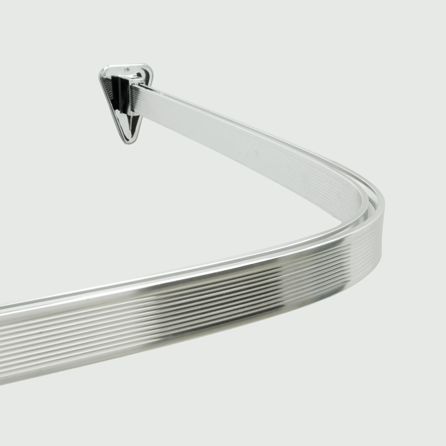Flexible, formbare Duschvorhangstange (300 cm) in Chromoptik mit Halterung.