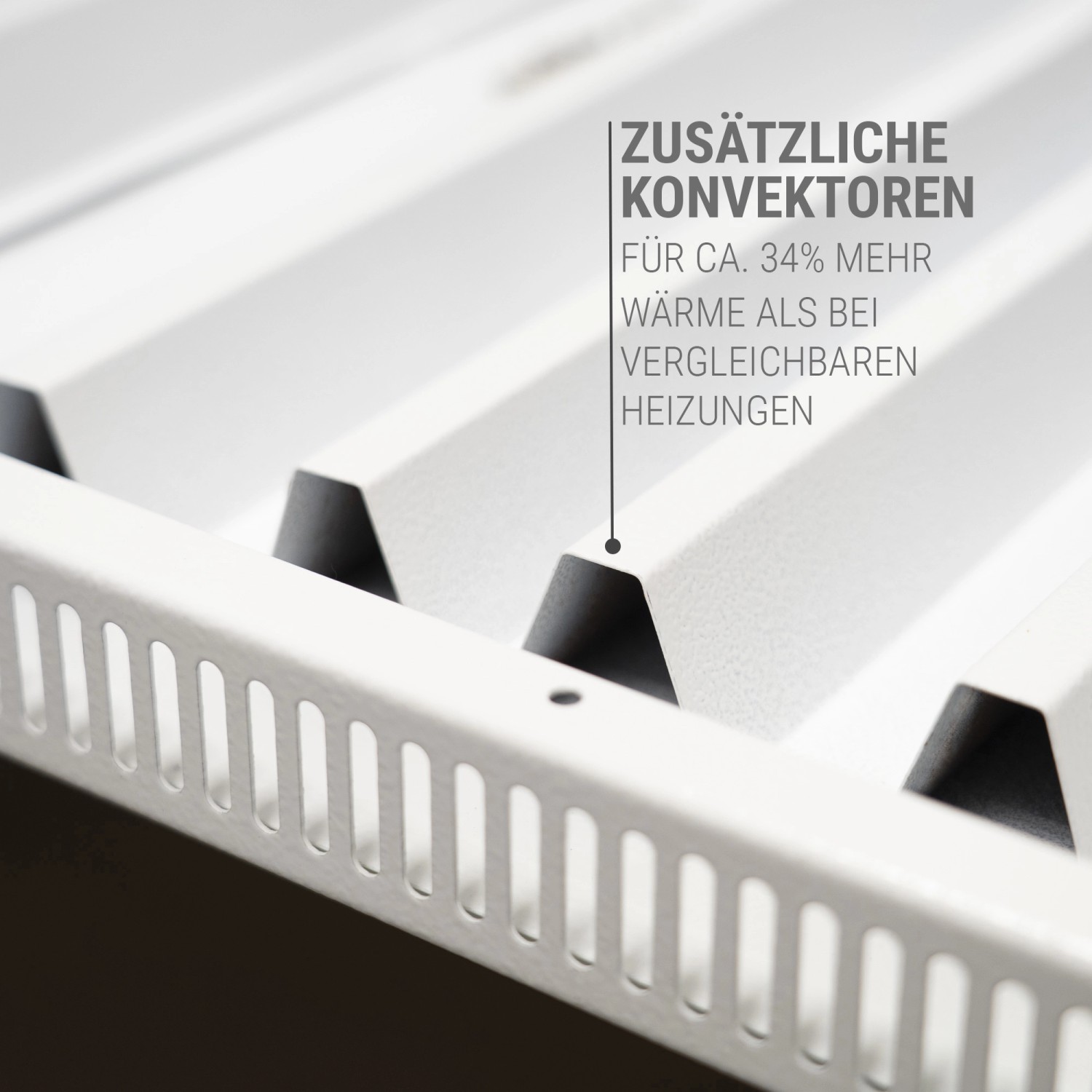 Detailaufnahme der Vasner Konvi Infrarotheizung mit Konvektionsrippen in Weiß. Elektrische Heizung für Innenräume.