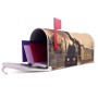 Weißer US Briefkasten mit Zug Motiv, offene Klappe mit Briefen und roter Fahne.