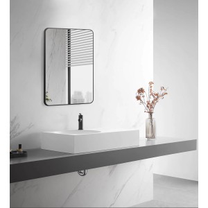 DSK Designspiegel Picasso, 50x70 cm, Schwarz, mit schlankem Aluminiumrahmen im Badezimmer.