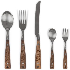 5-teiliges Petromax Camping Besteck Set aus Edelstahl mit Holzgriffen. Grillutensil für Outdoor-Abenteuer.