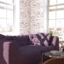 Vliestapete New England Klinker in Weiß/Rot mit Backsteinmuster im Wohnzimmer.