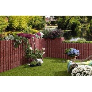 Braunfarbige Kann Pflanzsteine Gala Flair als Gartenmauer mit Bepflanzung.