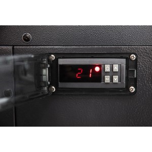 Detailaufnahme der Digitalsteuerung mit LED-Display der Wärmepumpe Mini.