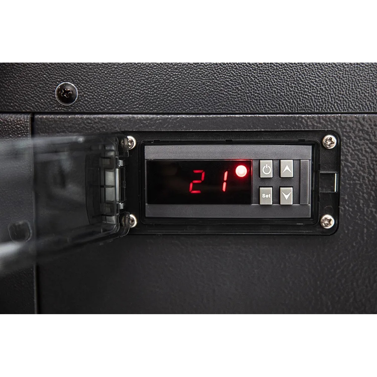 Detailaufnahme der Digitalsteuerung mit LED-Display der Wärmepumpe Mini.
