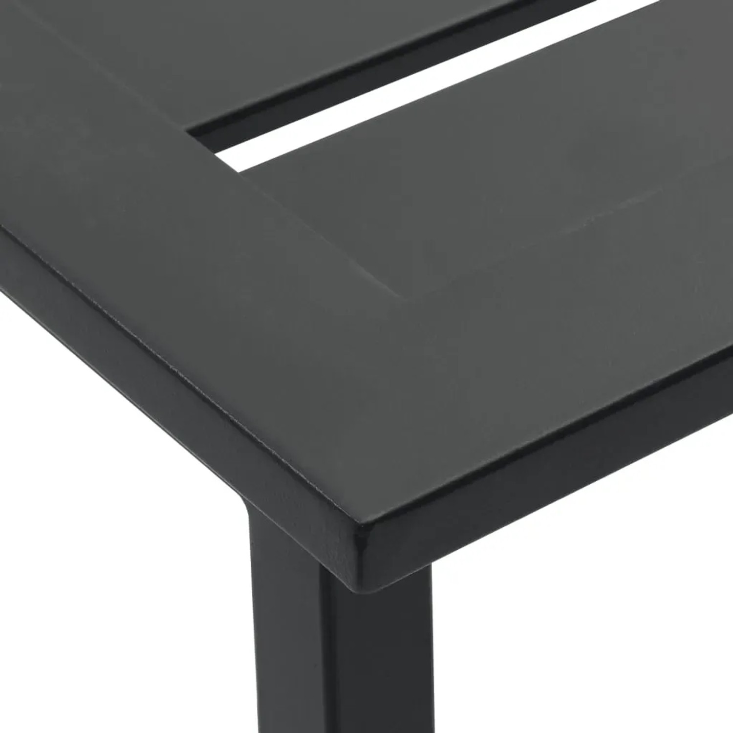 Detailansicht: Schwarzer Barhocker aus pulverbeschichtetem Stahl, Teil eines 2er Sets für Garten/Terrasse.