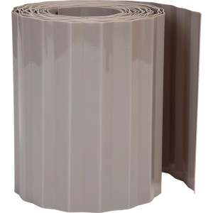 Aufgerollte, taupefarbene Gestaltungskante Premium zur Beetbegrenzung im Garten.