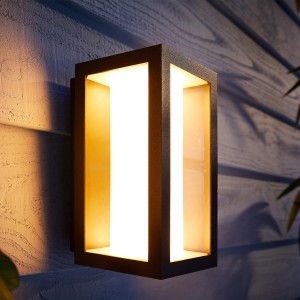 Moderne Philips Hue LED-Wandlampe Impress in Schwarz für den Außenbereich.