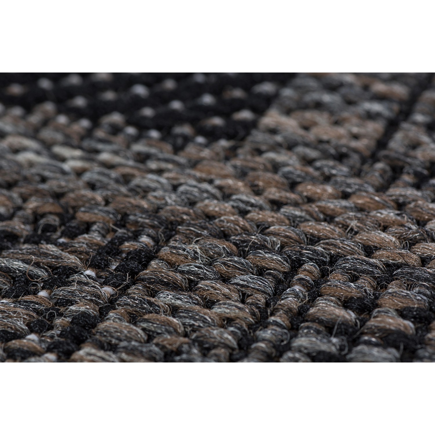 Detailansicht des Andiamo Outdoorteppichs Utah in Taupe, 120x170 cm. Robuster Webteppich für Innen- und Außenbereich.