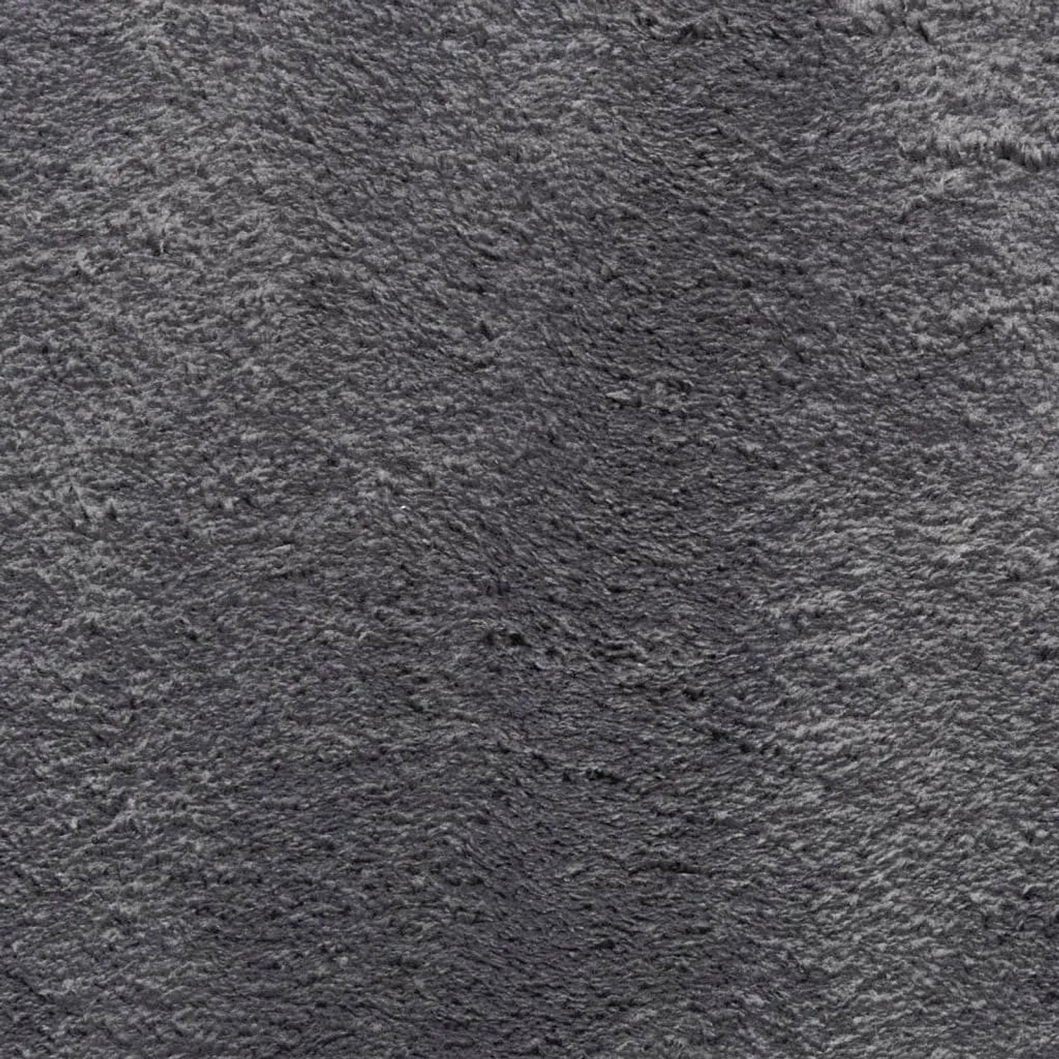 Weicher, anthrazitfarbener Kurzflor-Teppich HUARTE aus Polyester. Detail der flauschigen, waschbaren Oberfläche.