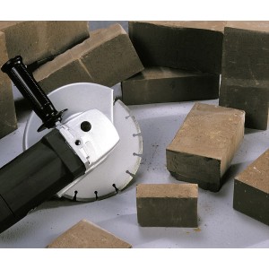 LUX Diamant-Trennscheibe Comfort 125 mm am Winkelschleifer mit Steinen.